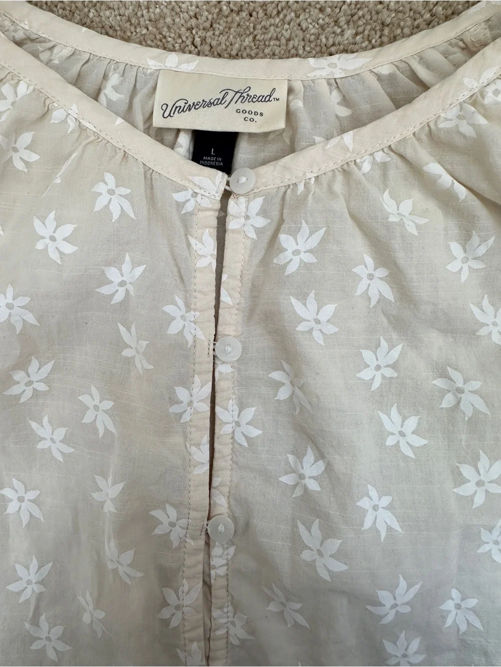 Universal Thread Cream Floral Print Short Sleeve Blouse – Size L